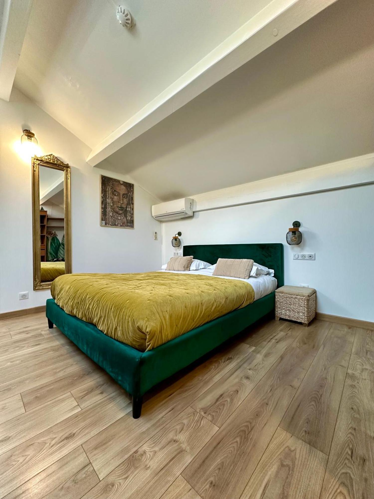 Hotel Eden Cassis - Centre-Ville- Piscine Chauffee, Jacuzzi Et Sauna - Parking Prive